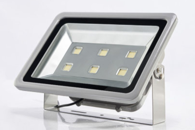 LED投光燈與LED泛光燈有哪些區(qū)別,它們分別有什么特性?