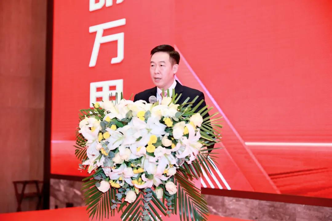 美麗中國·光明萬里行公益活動發(fā)起人、中國燈飾報總編、中亞照明設(shè)計研究院院長、眾衡控股集團(tuán)董事長 歐元春.jpg